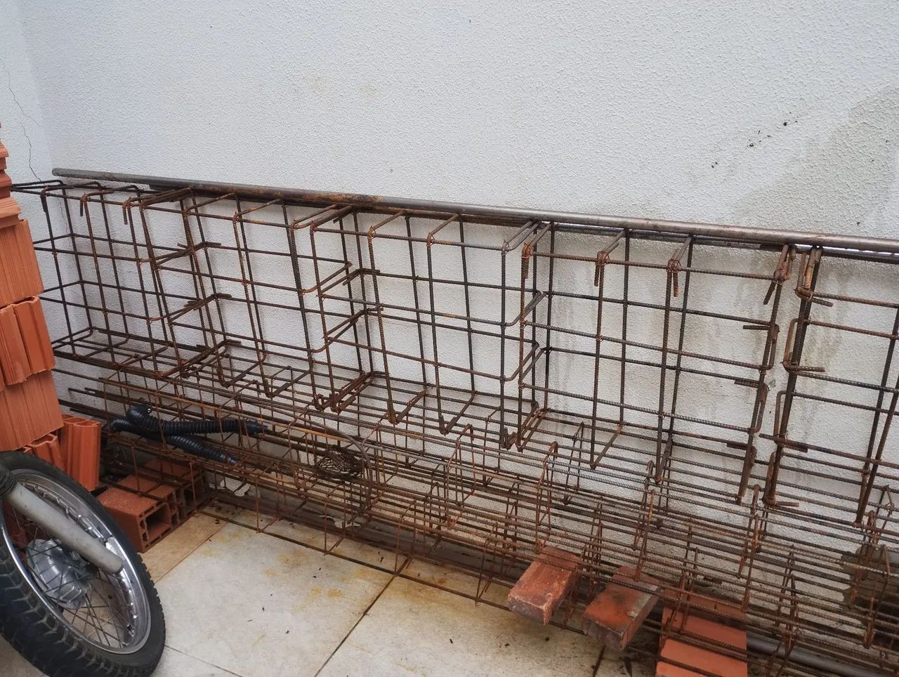 VENDE SE..OU TROCA POR ALGO DE MEU INTERESSE.Desoculpar espaço ,da garagem 