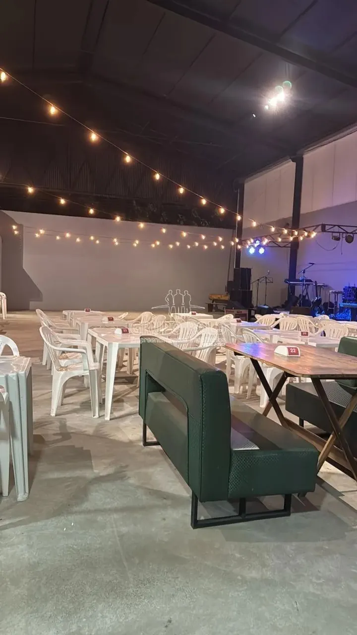 3713 - SALA COMERCIAL A VENDA NO SETOR COMERCIAL