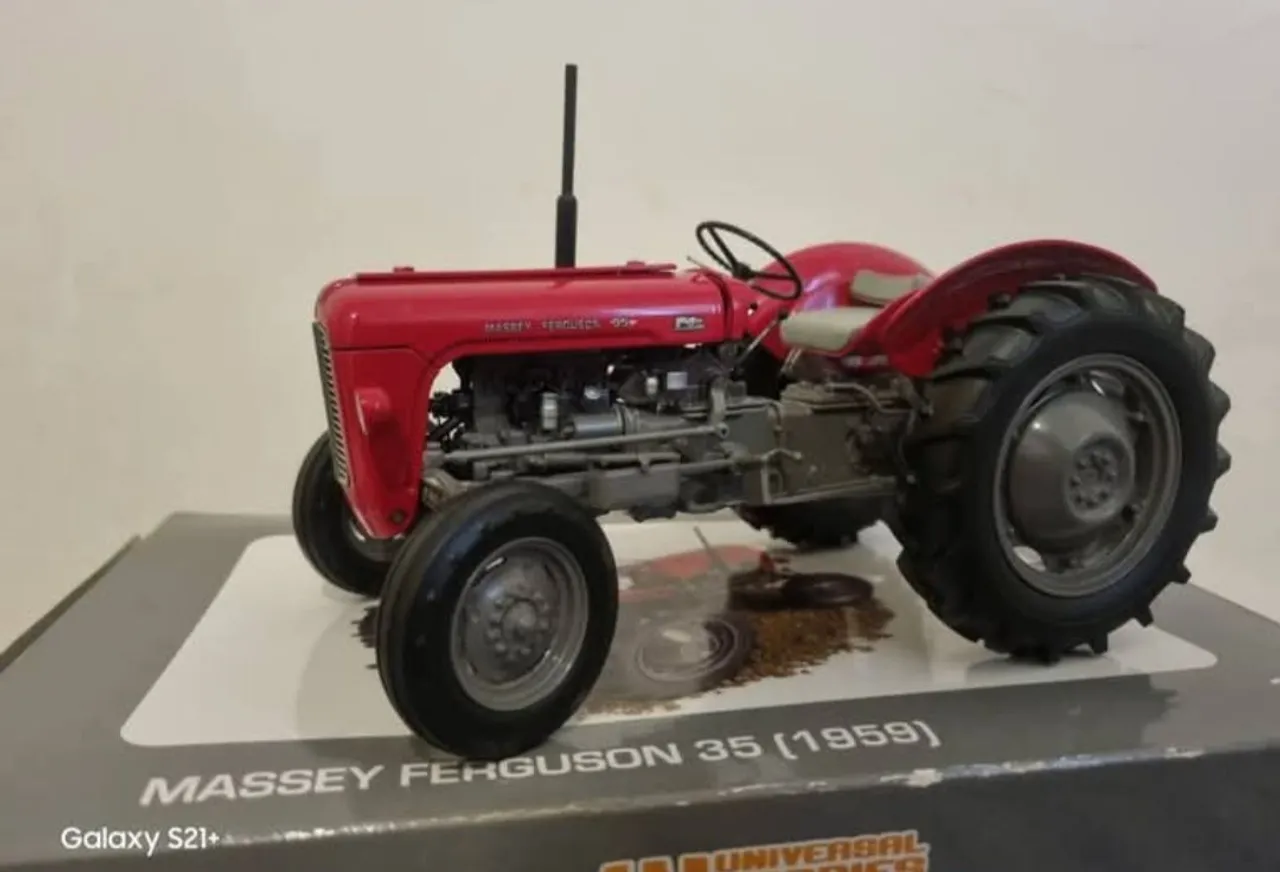 Miniatura massey ferguson 35 escala 1:16