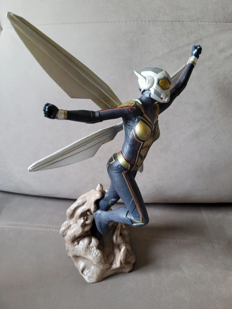 Action Figure - Vespa (Marvel Diamond Select) - Foto 2
