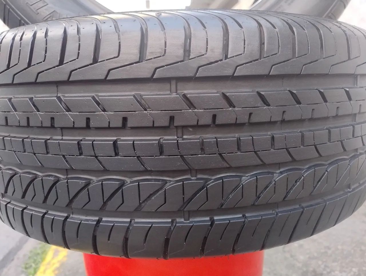 Pneu 16 -215/55R -16 Goodyear Effiicient Graip  - Foto 4