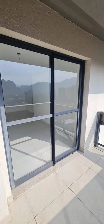 Porta de vidro e alumínio para varanda / sala