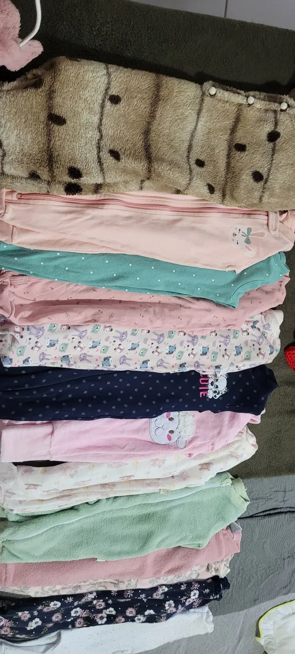 Lotes de Macacões e Pijamas para Bebê
