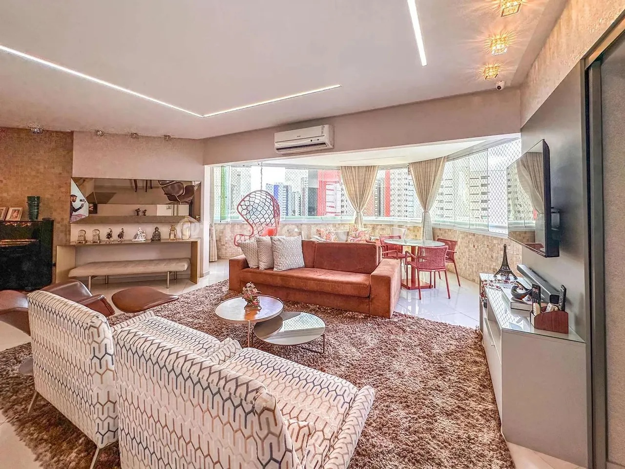 Apartamento a venda no Jóquei com 4 Suítes TR218645 THE -1MR92KQ