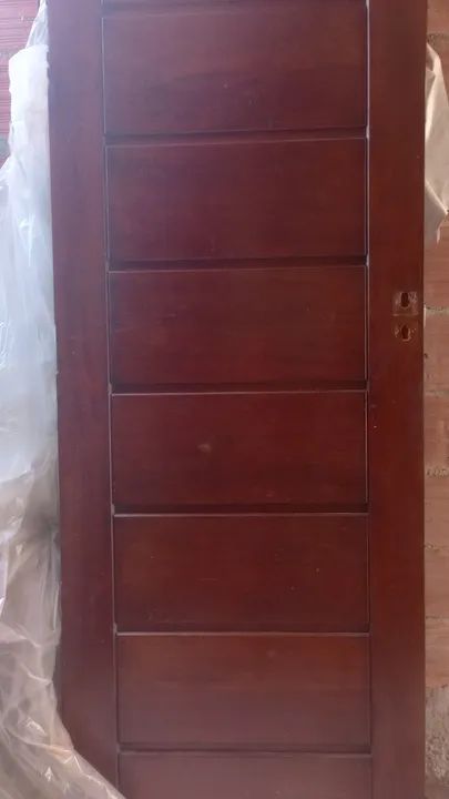 Vendo 2 portas de madeira 