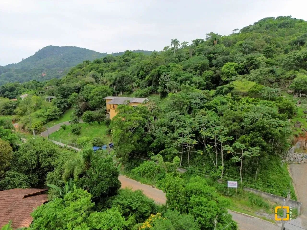 Descubra o seu refúgio perfeito neste incrível terreno à venda em Sambaqui.Apresentamos um - Foto 3