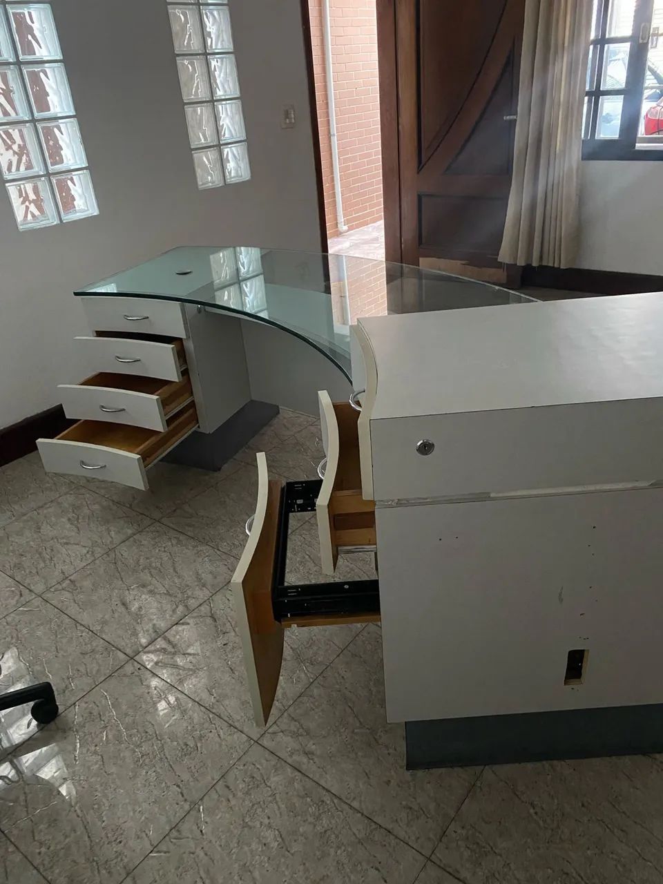 Desk64840825112066122