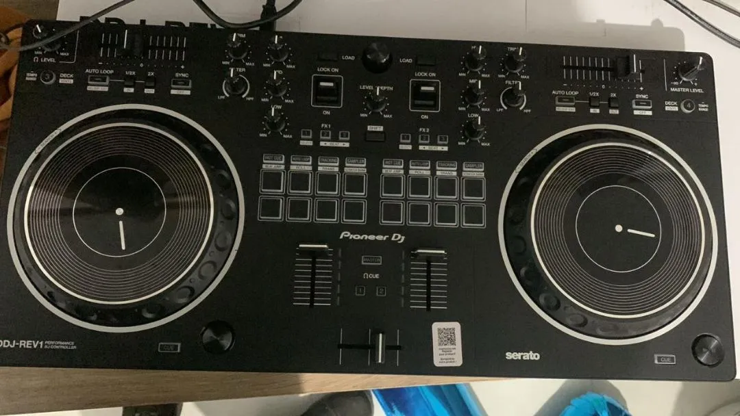 Controladora Pioneer DJ REV1 - Perfeita para DJs