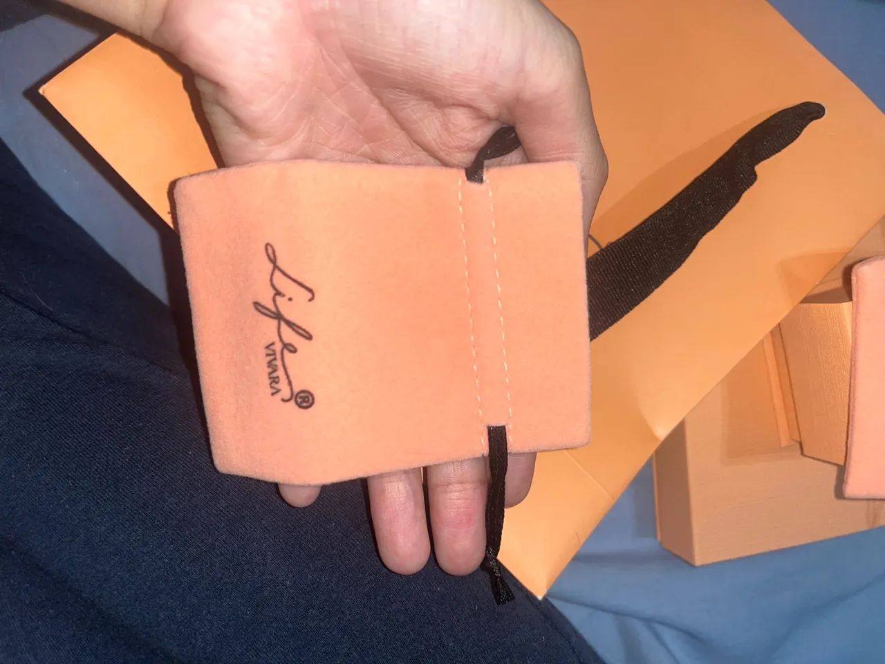 Vendo por 15 reais cada sacola vivara, saquinho de veludo e caixinha de pingente 