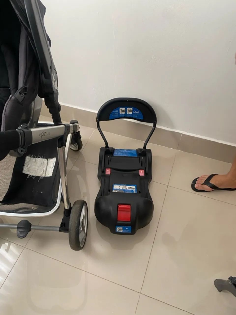 Carrinho de bebê epic lite infanti 3 em 1  - Foto 2