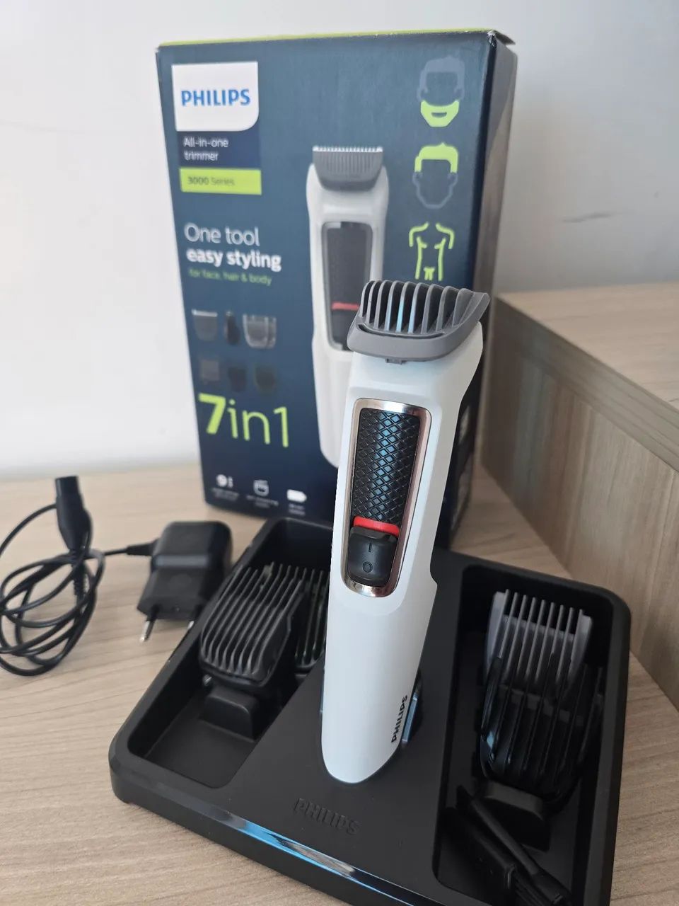 Aparador de Pelos 7 em 1 Philips MG3721/77 Series 3000 Bivolt - Máquina de barba