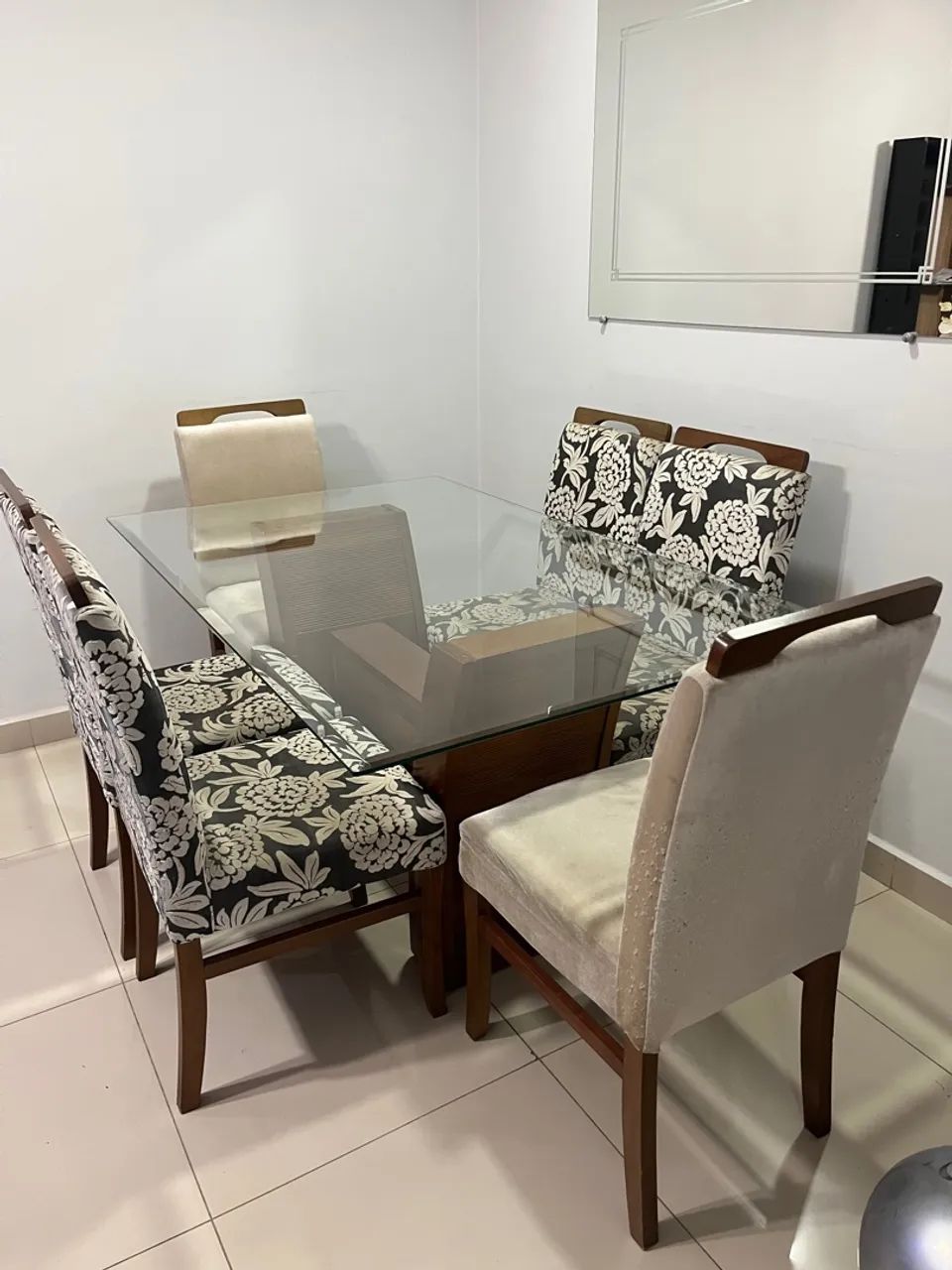 Mesa de jantar com tampo de vidro - Foto 4