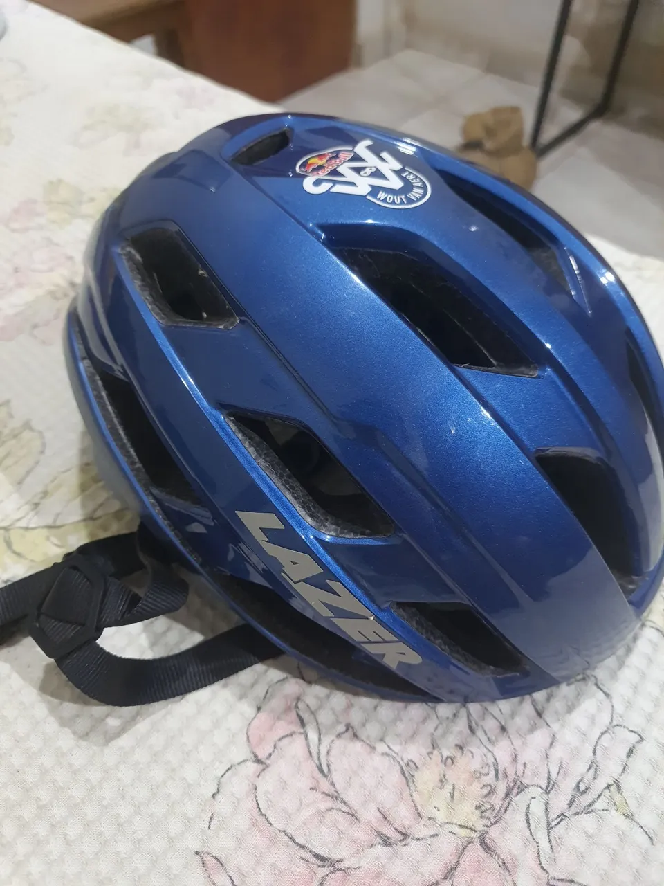 Capacete Ciclismo Lazer Strada KinectCore Red Bull 