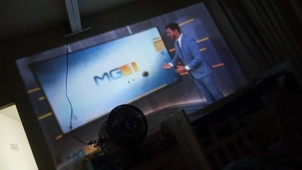 Projector64318191463682123