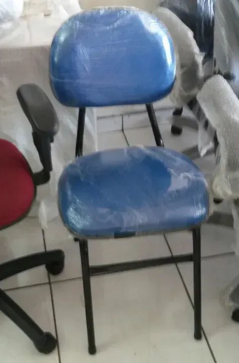 cadeira fixa, diversas cores em courino ou tecido - apenas 190 cada - entrego - Foto 3