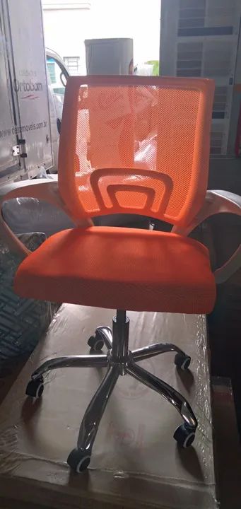 Cadeira Giratória Laranja com Base Cromada - Foto 2
