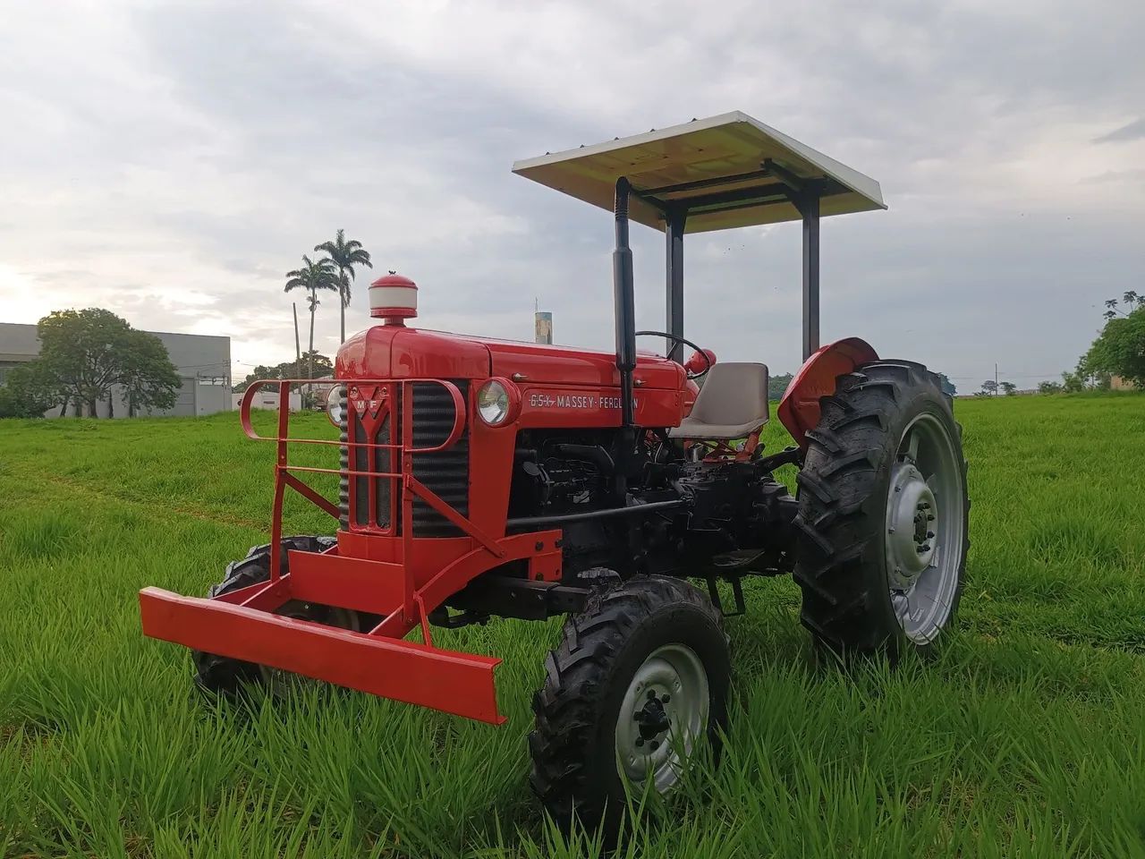 Trator Massey Ferguson 65x 4 marchas em estado de novo 