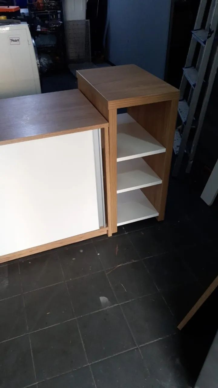 Conjunto de mesa com porta de correr, balcão, gaveta de arquivo e móvel pequeno - Foto 3
