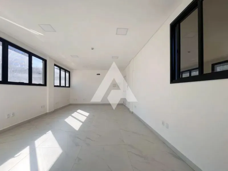 Salas comerciais para locação no Bairro Velha com condição especial!
