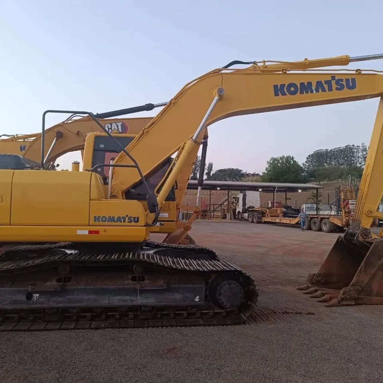 ESCAVADEIRA PC200 - Excelente estado