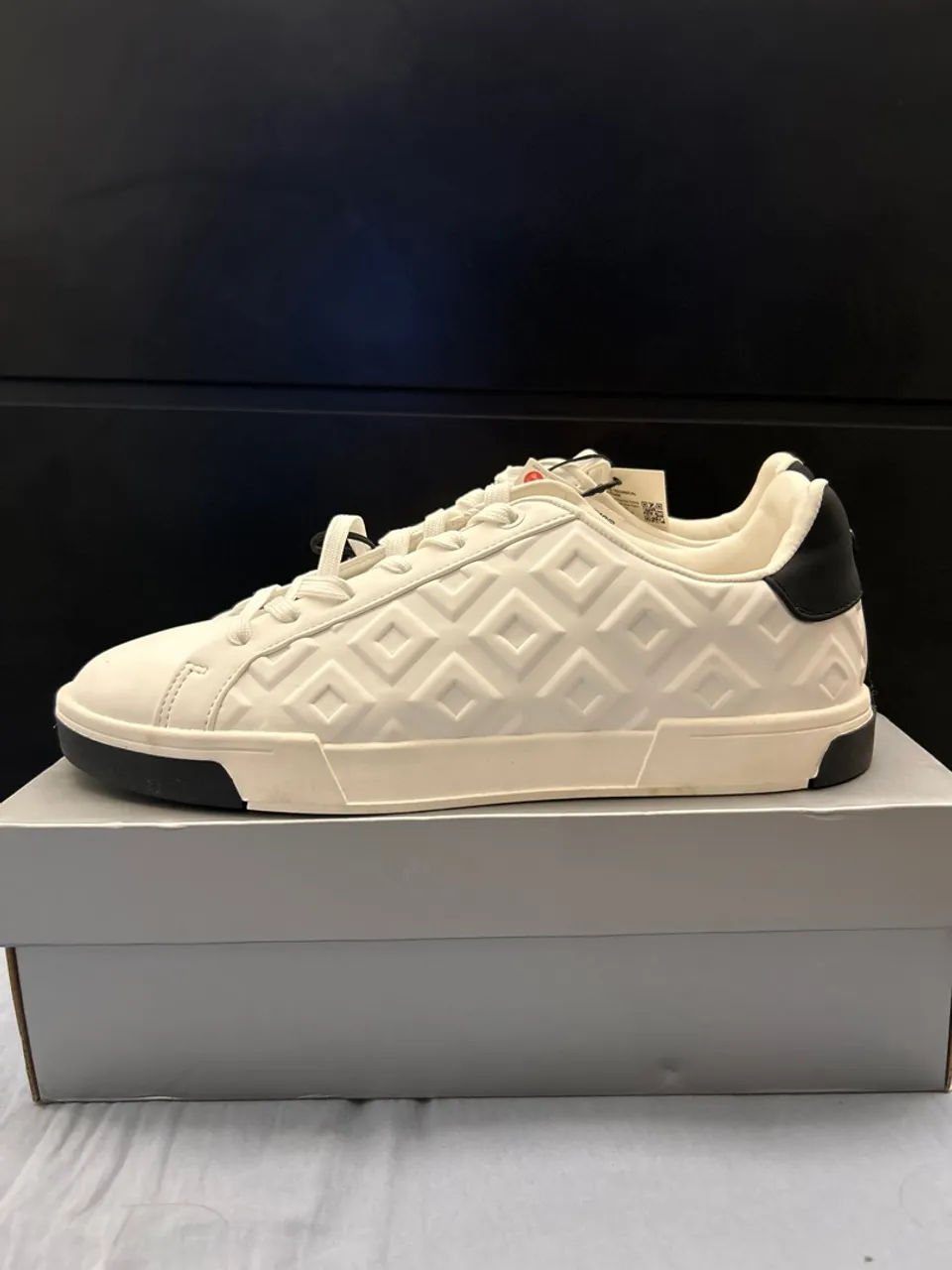 Tênis Branco da Zara com Detalhes em Relevo - Novo!