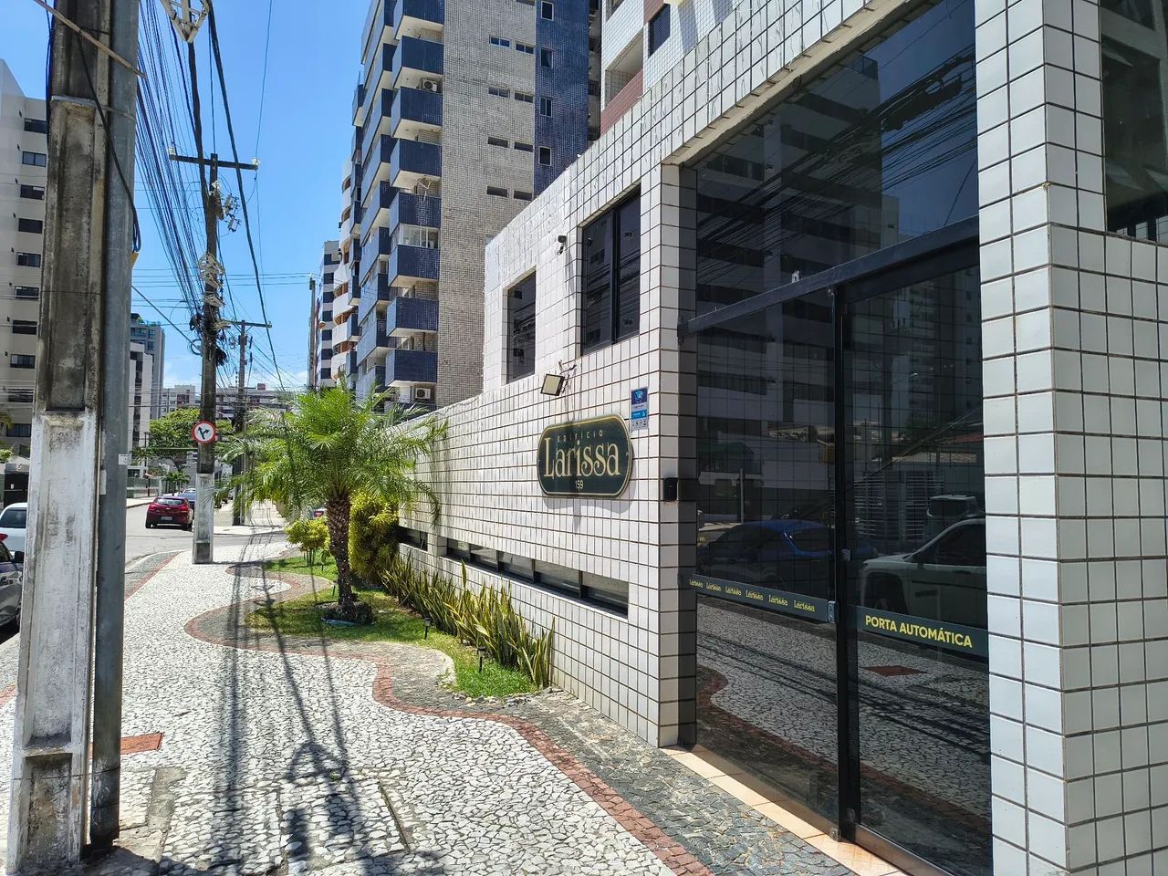 Alugo apartamento no Edifício Larissa, 3/4, com dependência e 02 vagas de garagem . - Foto 3