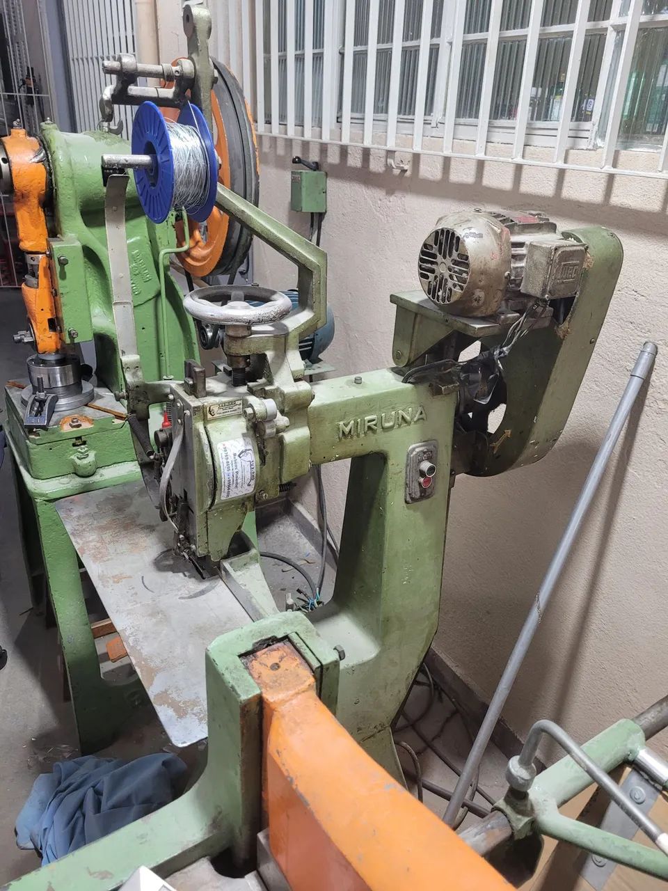 Grampeadeira Elétrica Miruna Modelo 3 - Profissional para blocos, revistas e cadernos - Foto 2