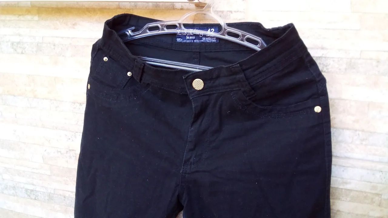 Calça Jeans Skiny Preta Rasgada Feminina - Tamanho 42 pouco usada - Foto 2
