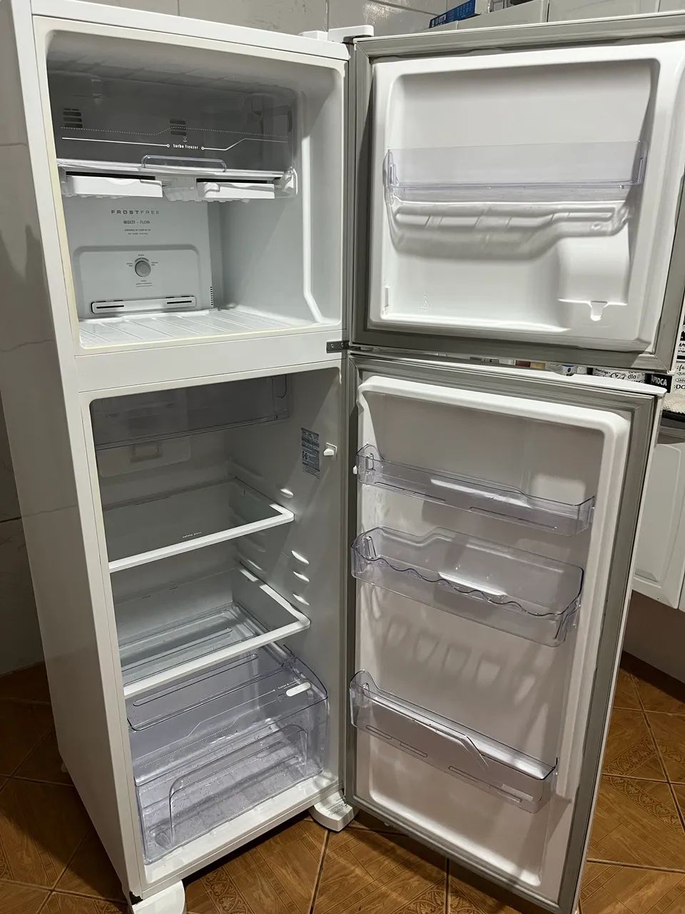 Geladeira com Defeito64296497228161121