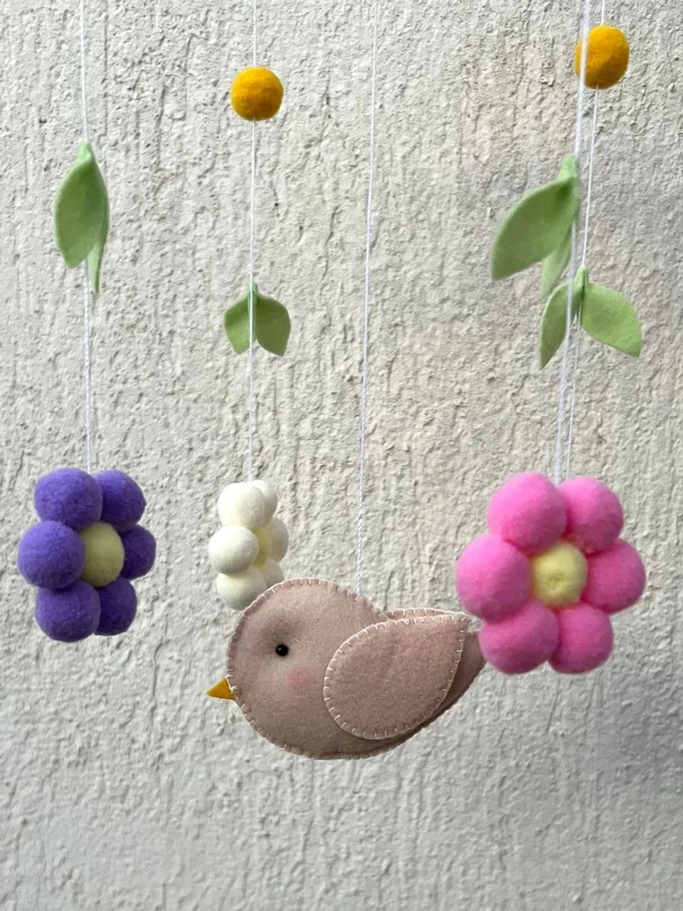 Móbile de feltro para berço - passarinhos e flores - Foto 4