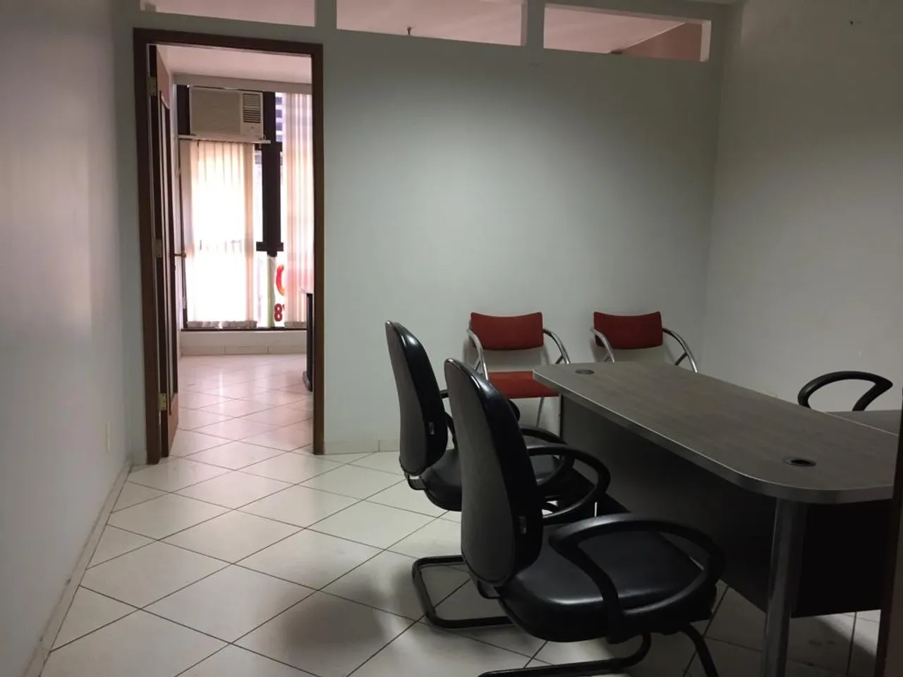 VENDE SALA NO ED. ASSIS CHATEAUBRIAND - SRTVS