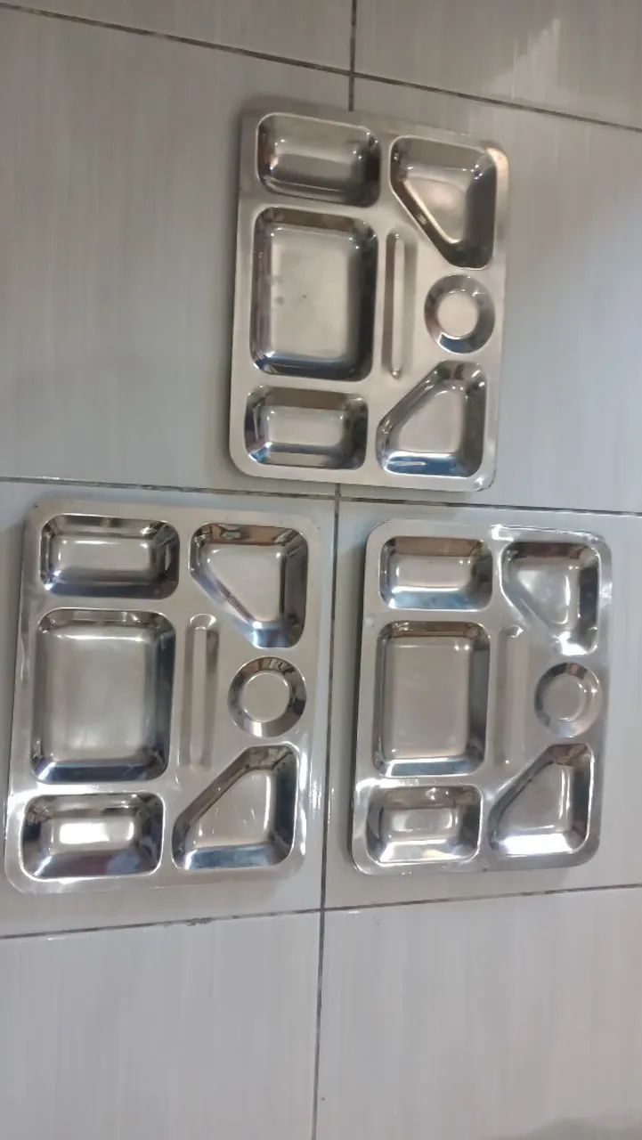 Bandejas aço inox $10 cada