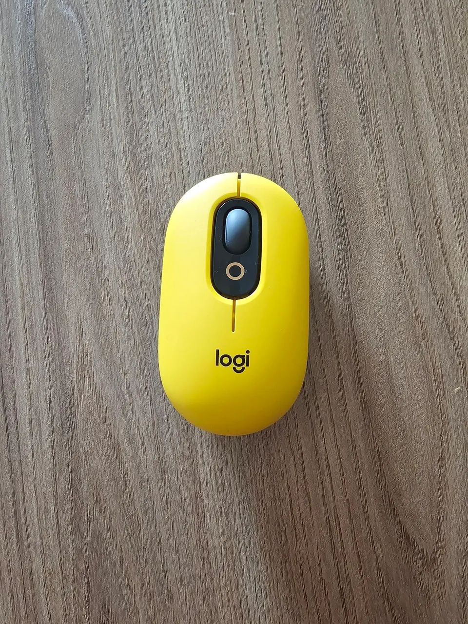 Mouse Logitech sem fio amarelo pop
