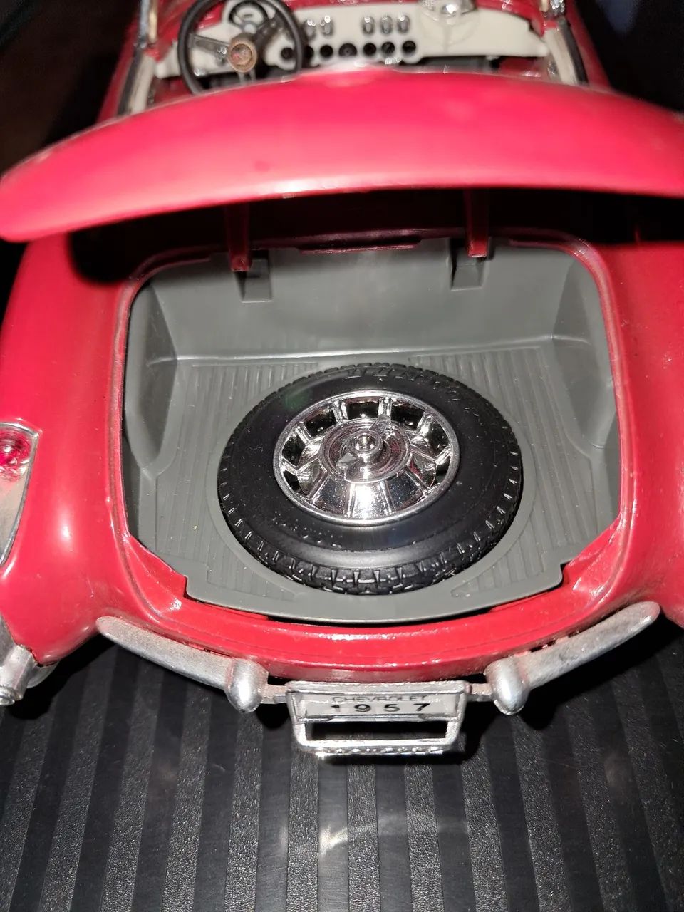 Chevrolet Corvette 1957 - Miniatura Escala 1:18 - Foto 3