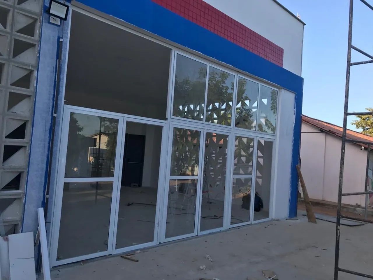 PORTÃO ALUMÍNIO / VIDRO / AÇO INOX / FACHADA ACM - Foto 4