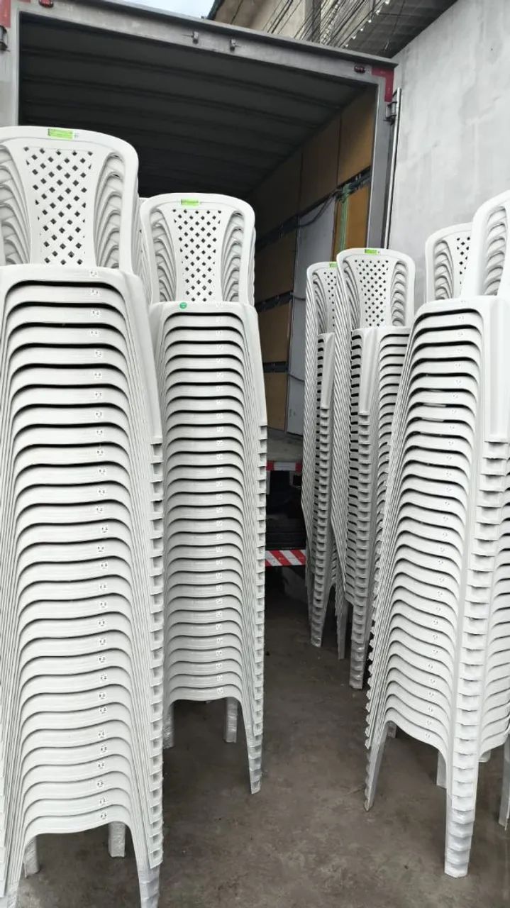 Cadeiras Plásticas Brancas Empilháveis - Ótimo Preço! - Foto 5