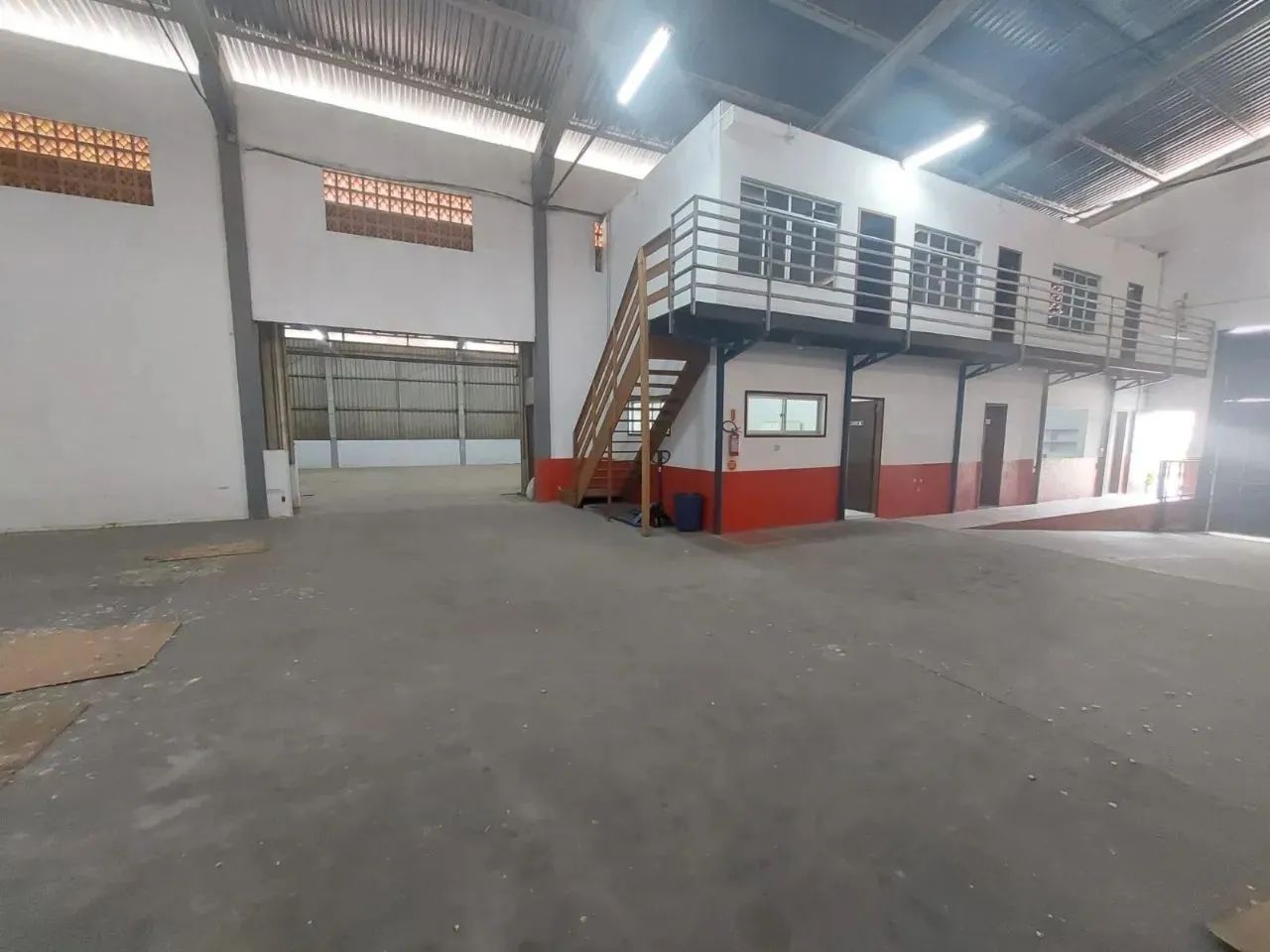 Excelente galpão comercial ou industrial - Serraria - São José