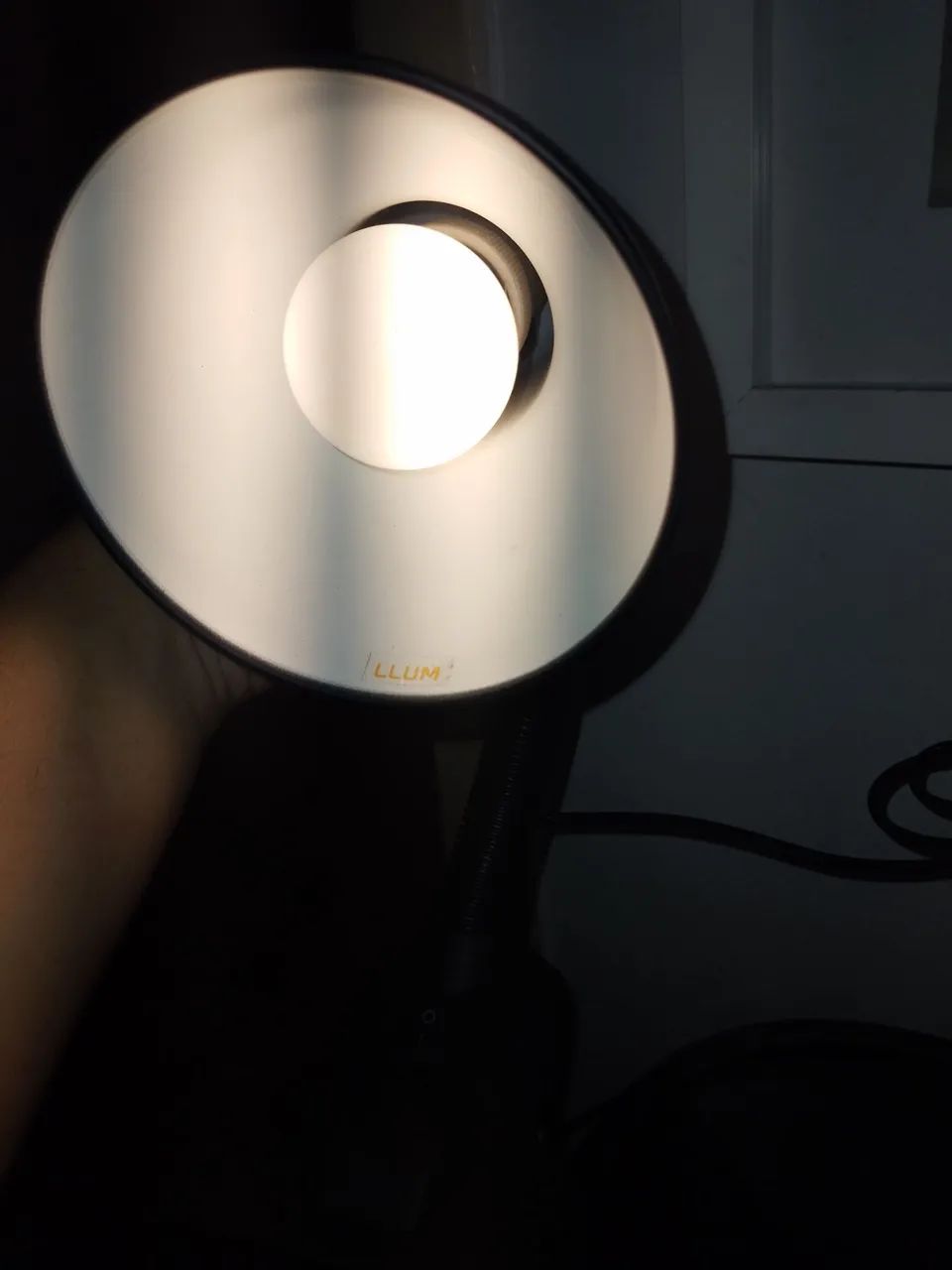 Luminária de Mesa com Foco Direcionável