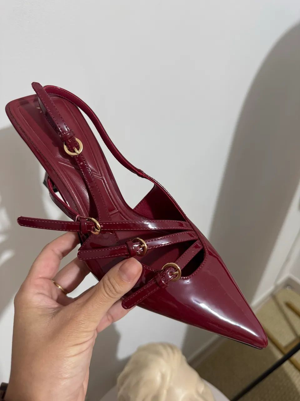 Scarpin, vermelho, tamanho 36. Salto 4 cm. Novo. A cor do verão.  - Foto 3