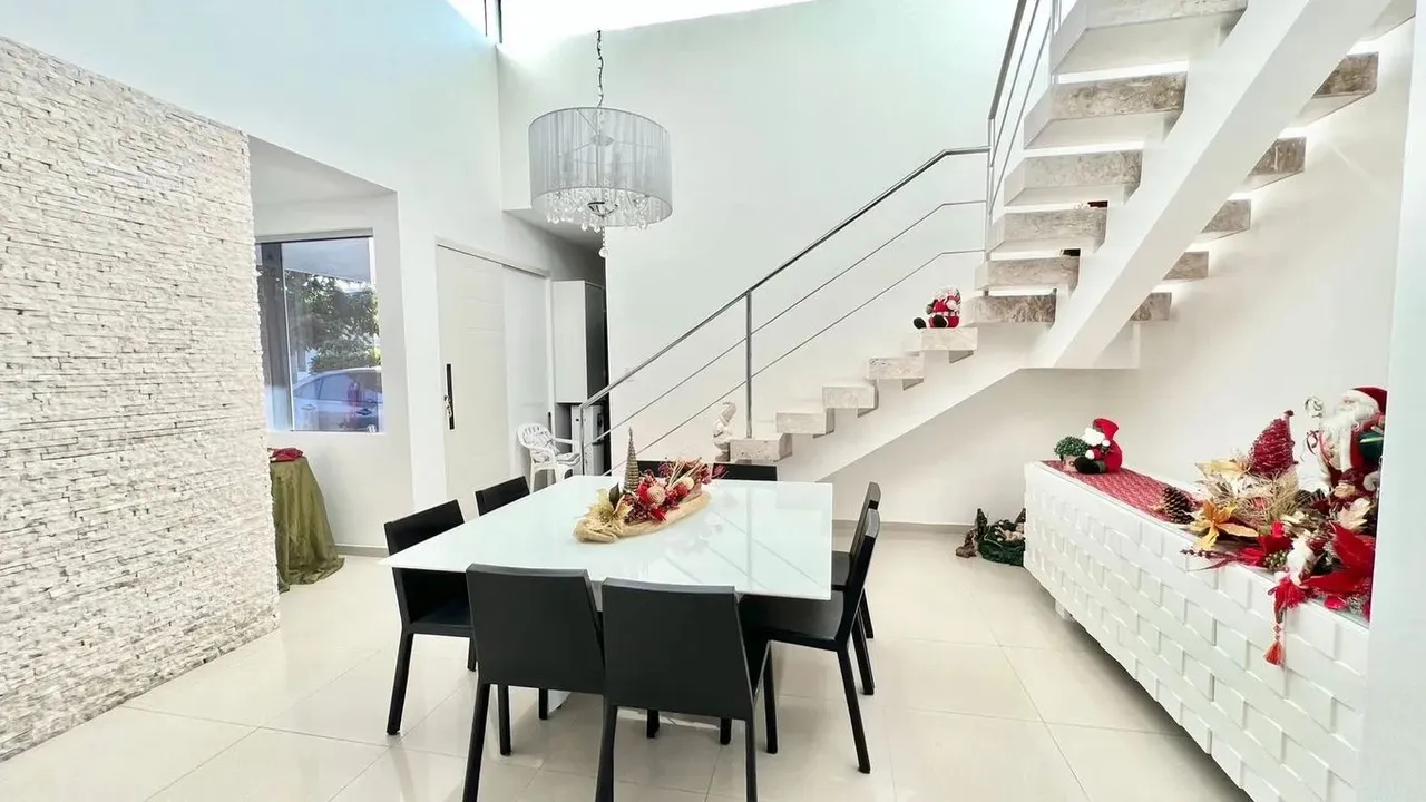 Casa com 5 quartos sendo 4 suítes em condomínio fechado