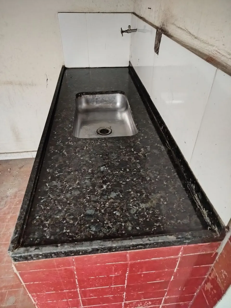 Cuba de aço inoxidável com bancada de granito