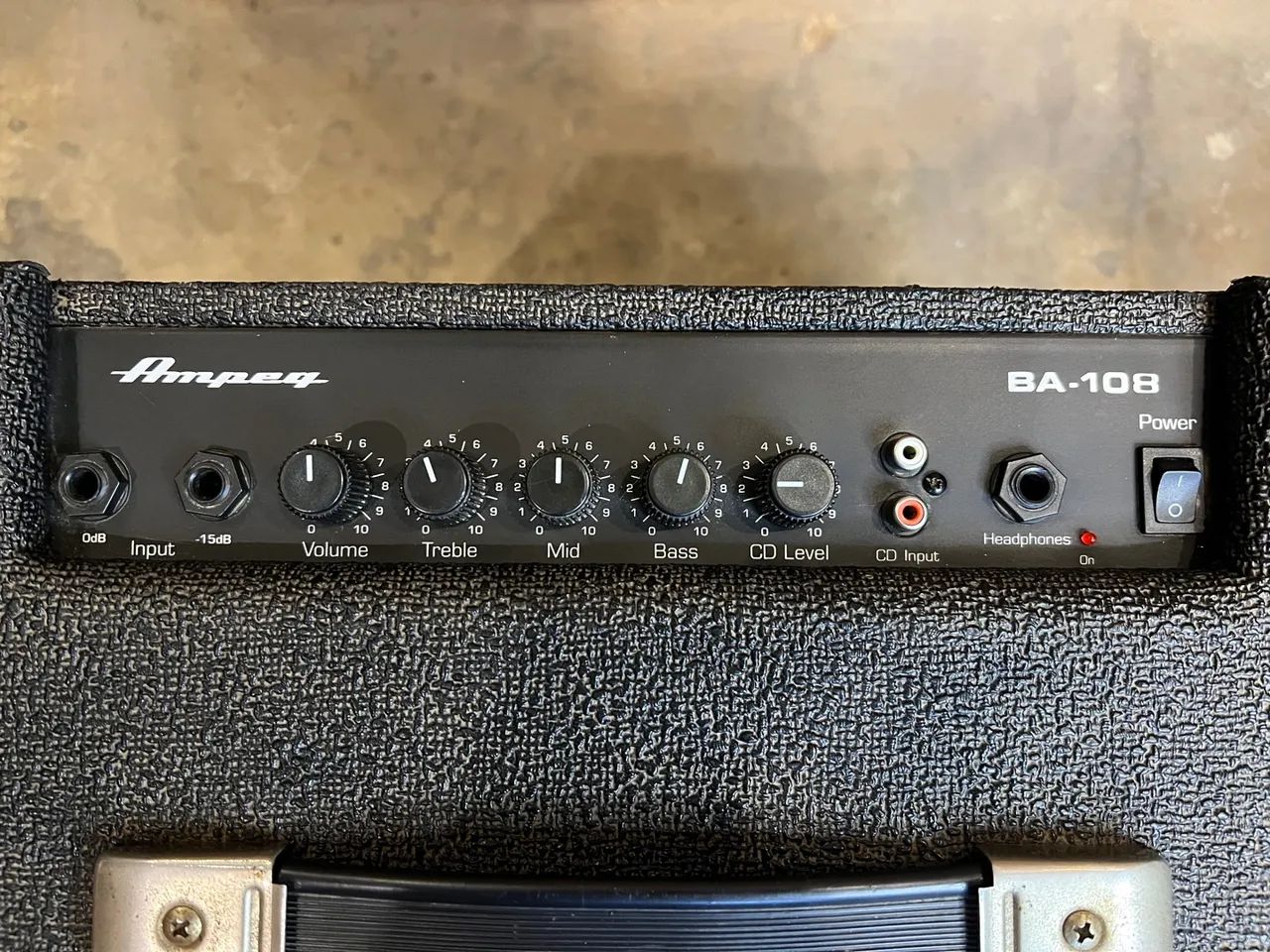 Amplificador P/ Baixo Ampeg BA-108 20W - Foto 3