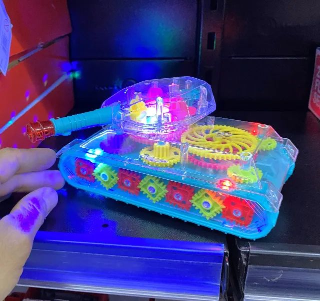 Tanque Bate Volta Transparente com Luz, Som e Engrenagem Led Colorido - Foto 4