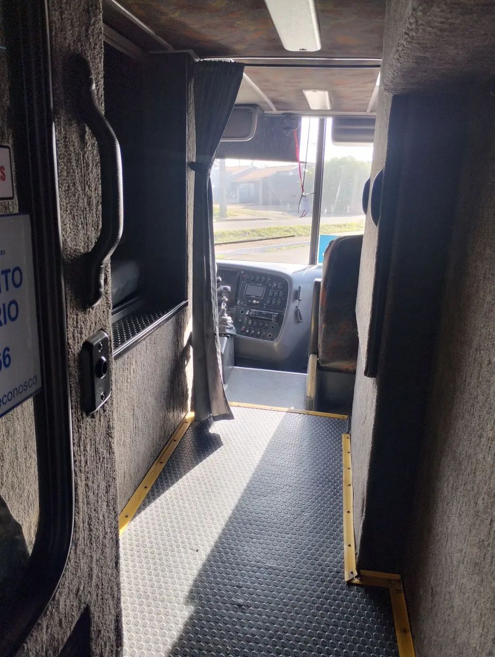 Vendo 02 ônibus em perfeito estado, rodando, manutenção em dia prontos para trabalhar. - Foto 9