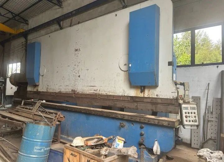Dobradeira Calvi 6000 x 300 ton