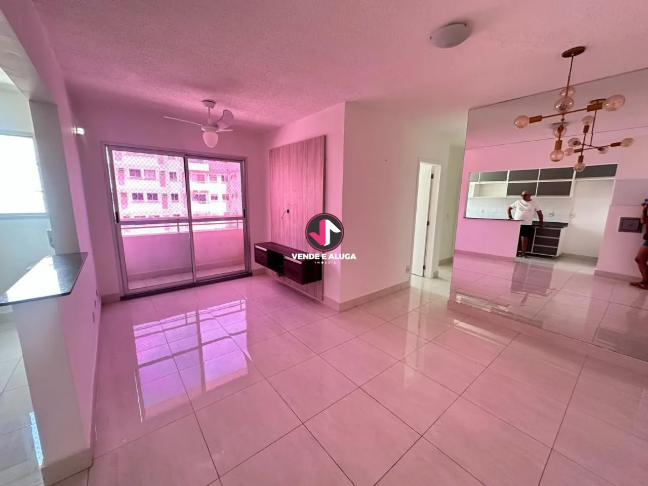 Apartamento com 3 Quarto(s) e 2 banheiro(s) para Alugar, 70 m² por R$ 2500 / Mês