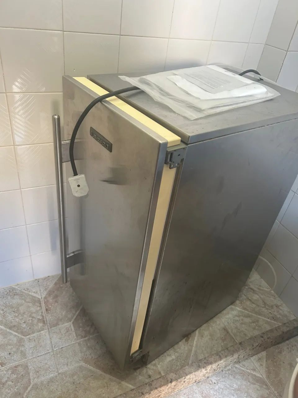 Máquina de gelo subzero 11kg