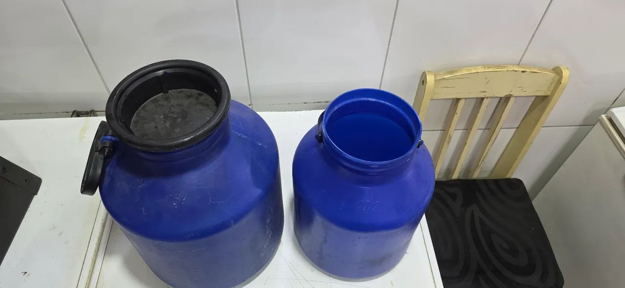 2 latões de plástico azul para comércio - Foto 5