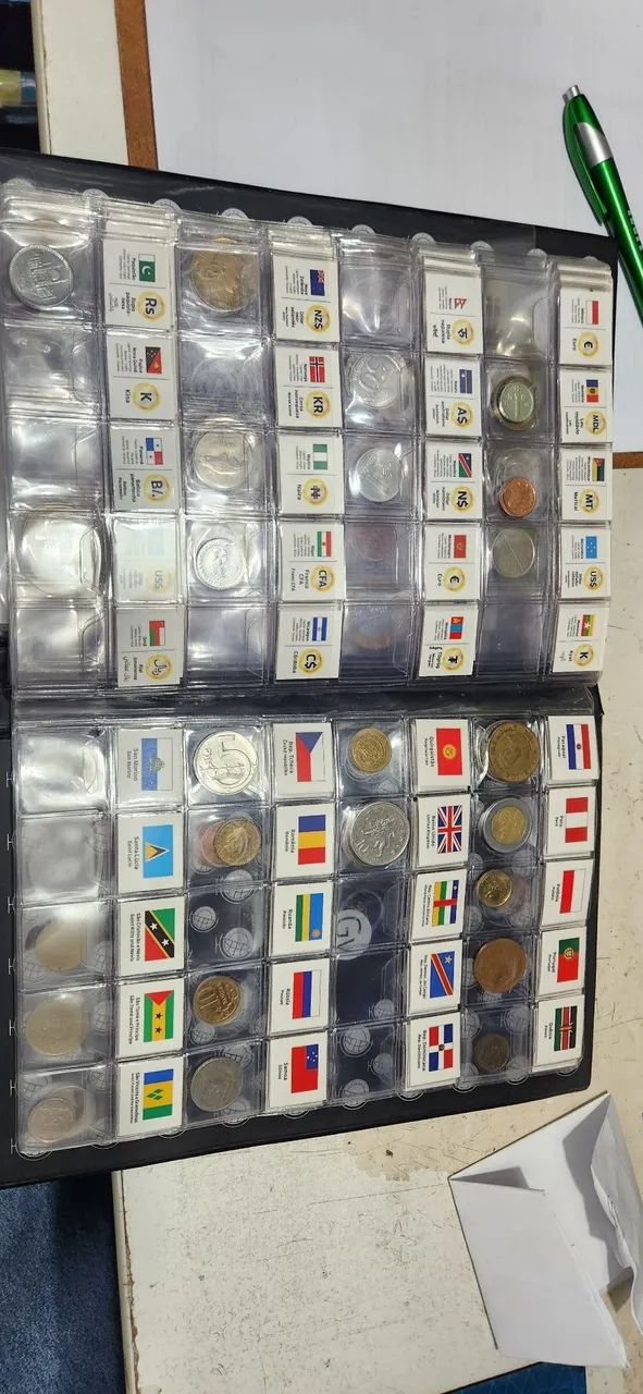 Album moedas do mundo com 50 moedas de paises diferentes 