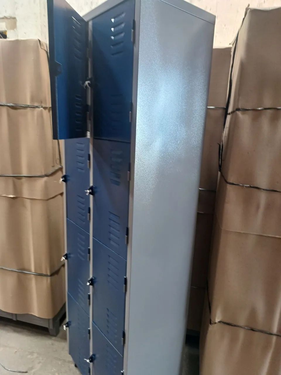 Roupeiro de aço 8 portas azul.( só novos ) - Foto 2